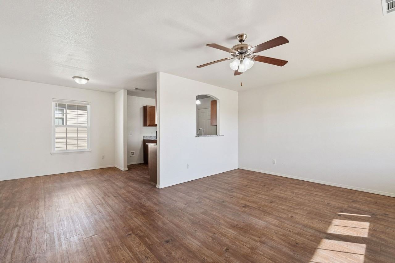 801 Creston St #A - Photo 4 of 18