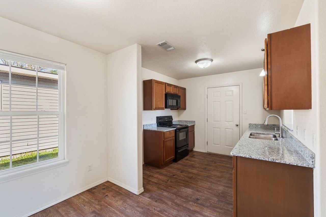 801 Creston St #A - Photo 5 of 18