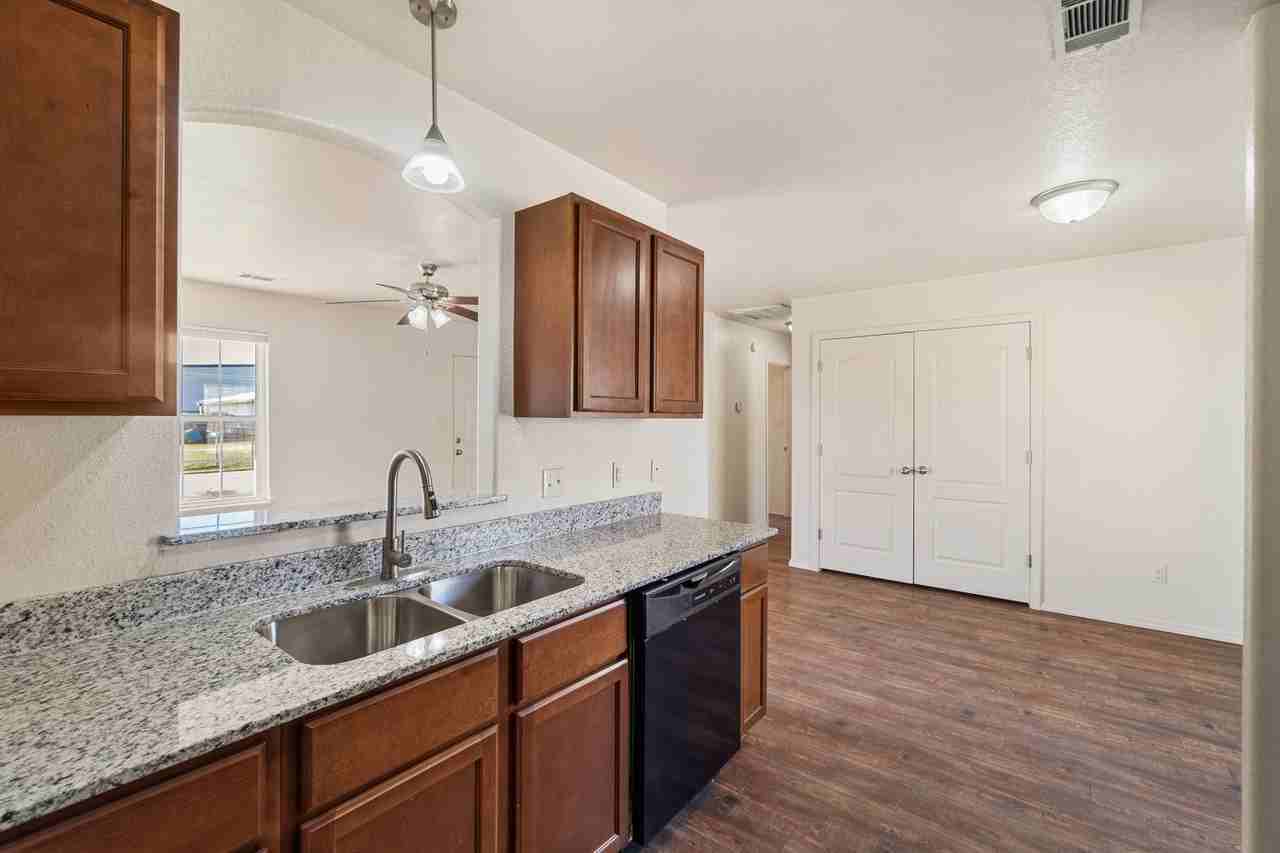 801 Creston St #A - Photo 6 of 18