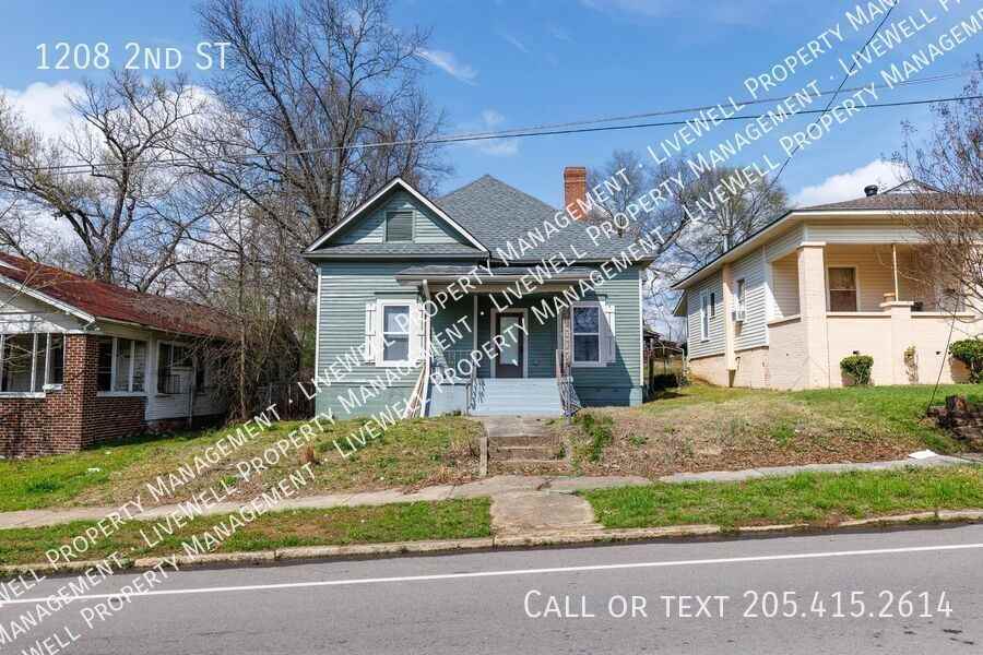 1208 2nd St - Photo 2 of 17