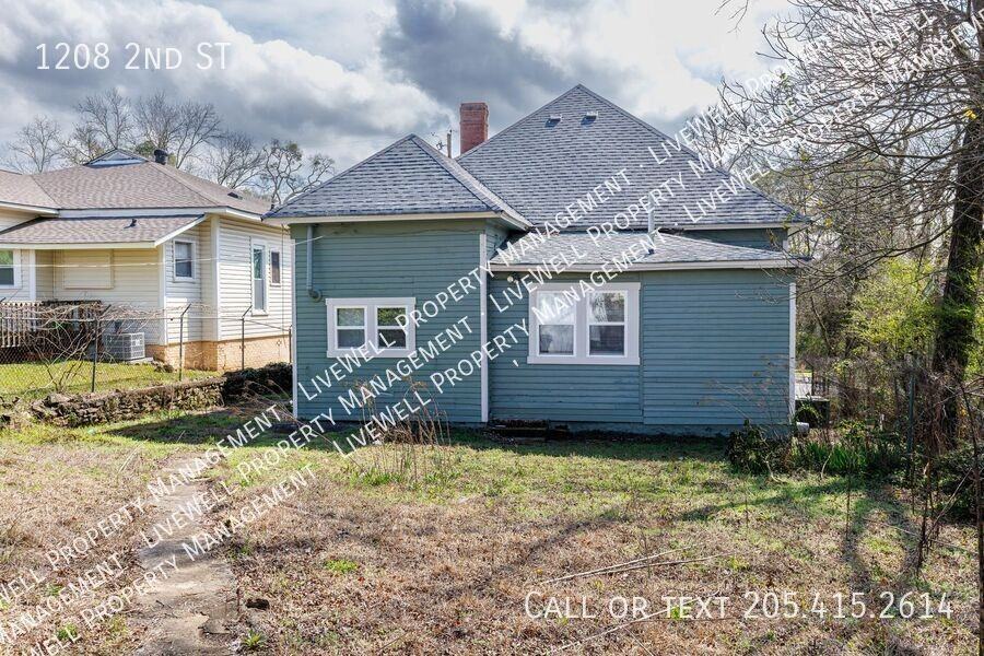 1208 2nd St - Photo 4 of 17