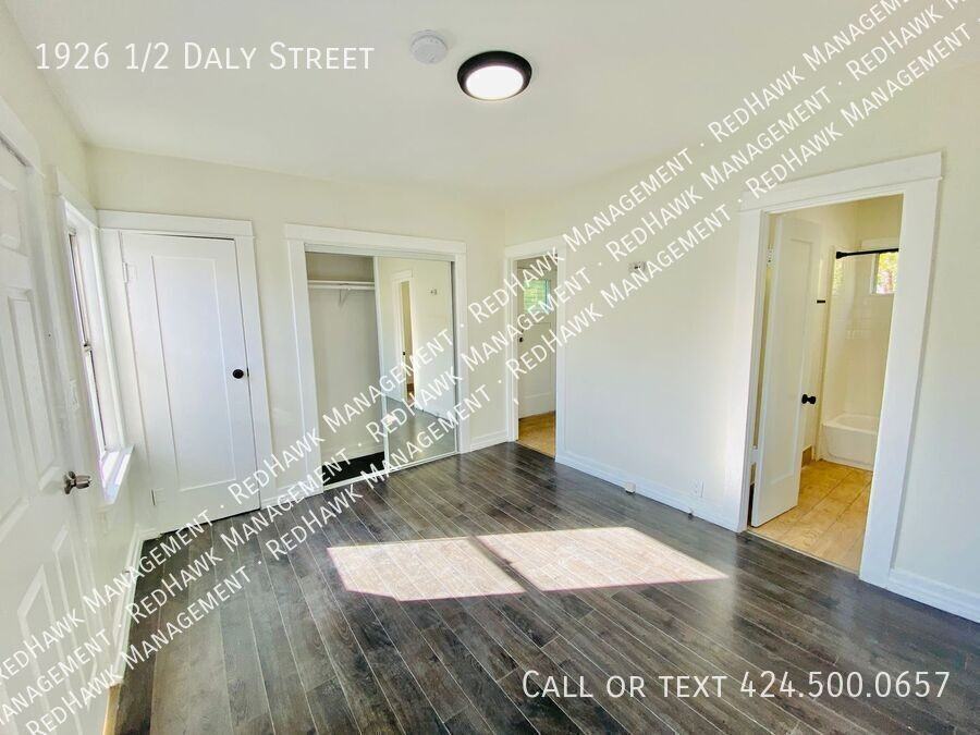 1926 1/2 Daly St - Photo 2 of 7