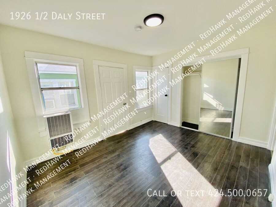 1926 1/2 Daly St - Photo 3 of 7
