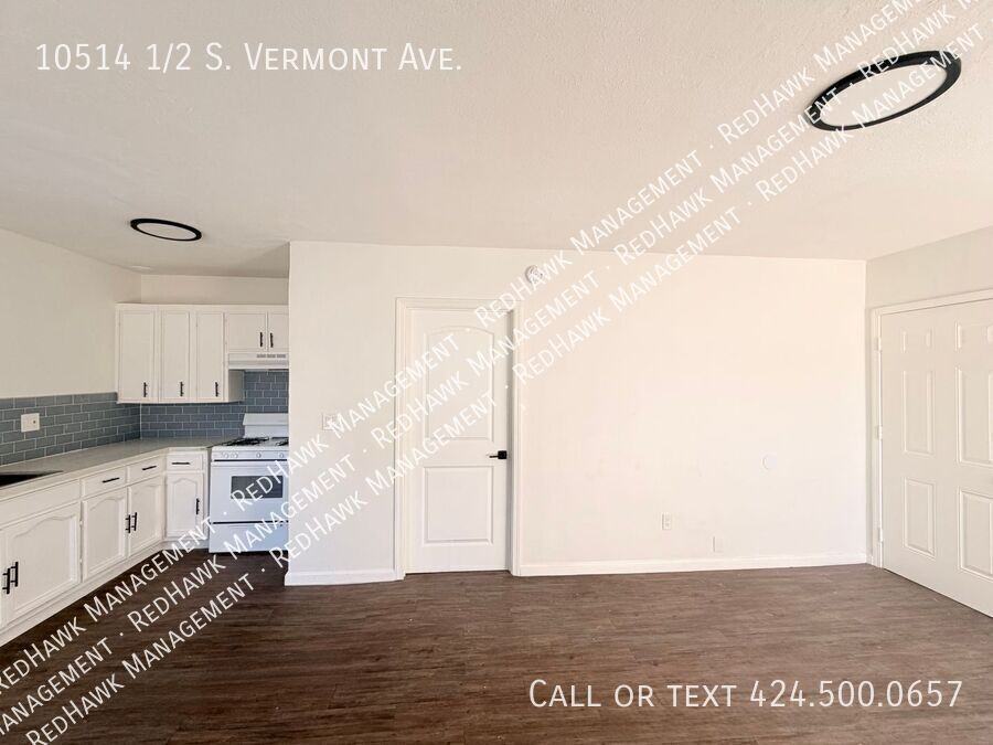10514 1/2 S Vermont Ave - Photo 5 of 11