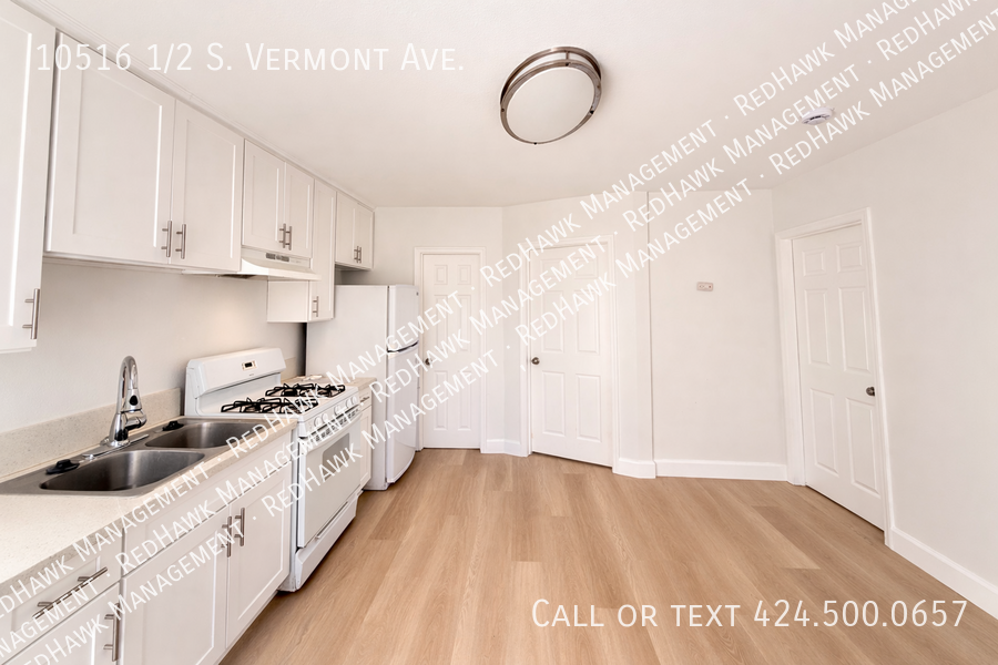 10516 1/2 S Vermont Ave - Photo 2 of 12