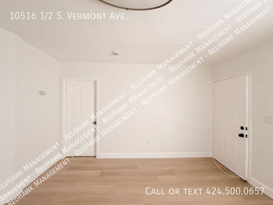 10516 1/2 S Vermont Ave - Photo 4 of 12