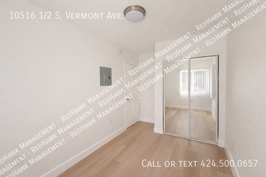 10516 1/2 S Vermont Ave - Photo 6 of 12