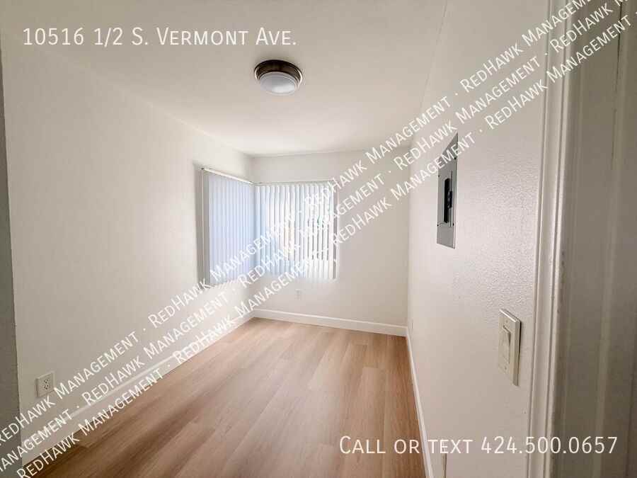 10516 1/2 S Vermont Ave - Photo 7 of 12