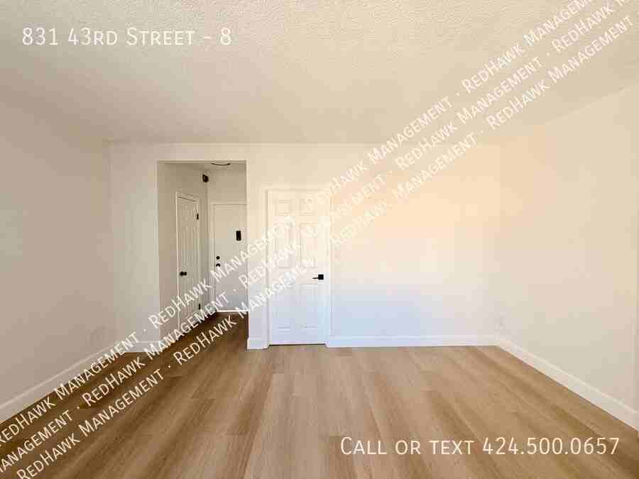 831 W 43rd St #8 - Photo 3 of 17