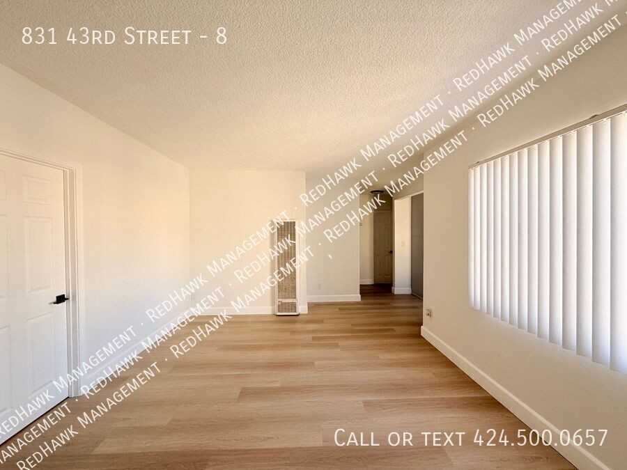 831 W 43rd St #8 - Photo 4 of 17