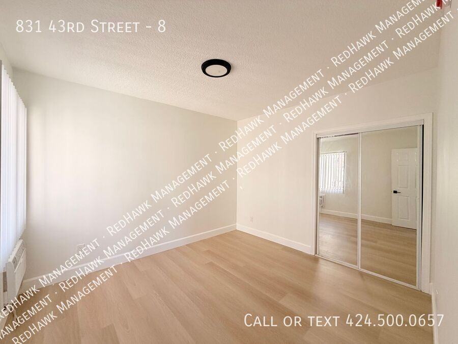 831 W 43rd St #8 - Photo 5 of 17