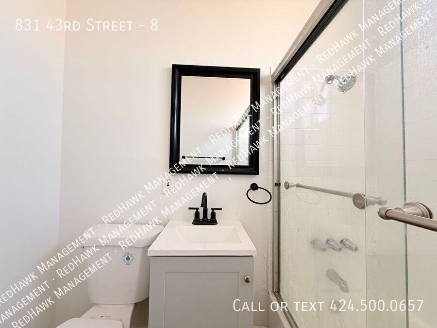 831 W 43rd St #8 - Photo 7 of 17