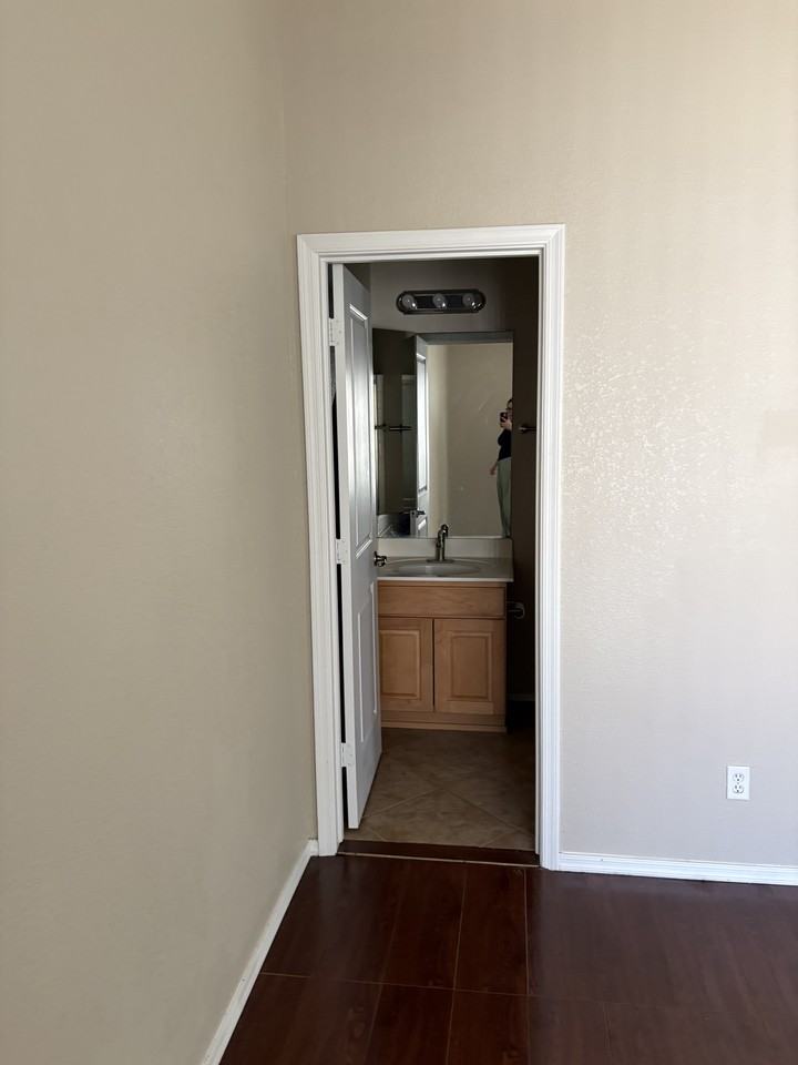 7801 North 44th DriveUnit 1094 #1 - Photo 6 of 11