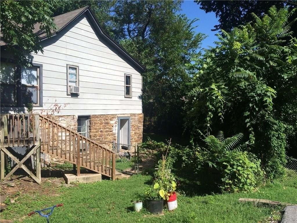 620 N Leverett Ave - Photo 5 of 6