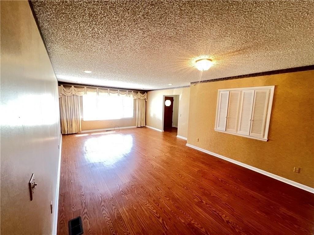 1402 Westwood Ave - Photo 3 of 13