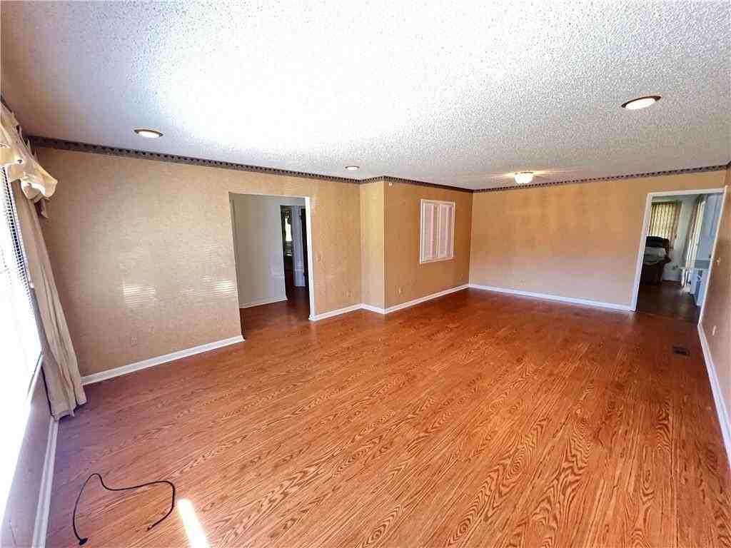 1402 Westwood Ave - Photo 4 of 13