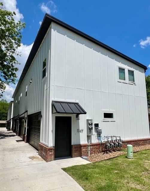 1347 W Hendrix St #3 - Photo 2 of 12