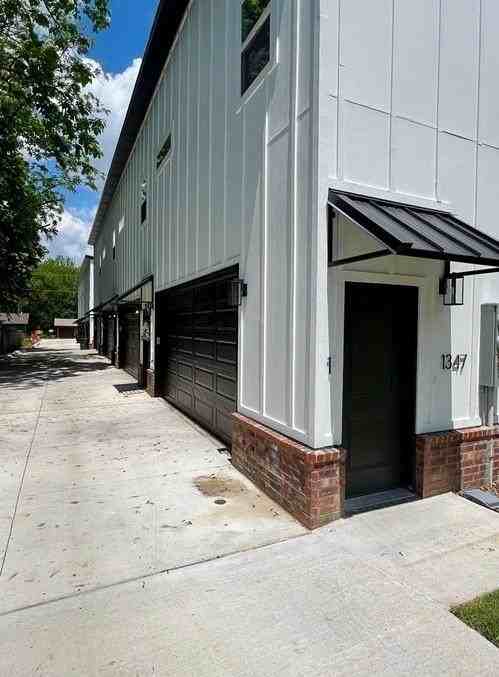 1347 W Hendrix St #3 - Photo 3 of 12