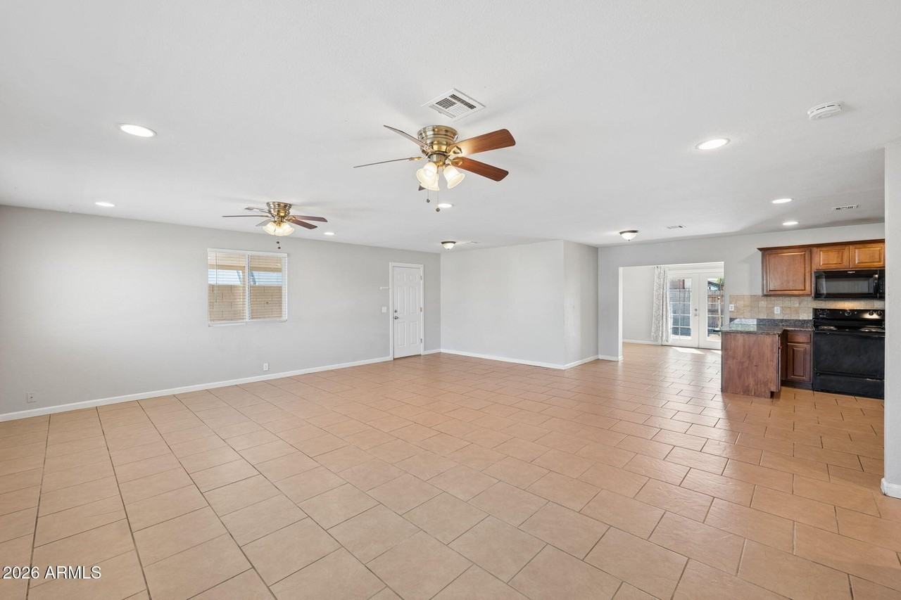 8137 W Trafalgar Ave - Photo 6 of 22