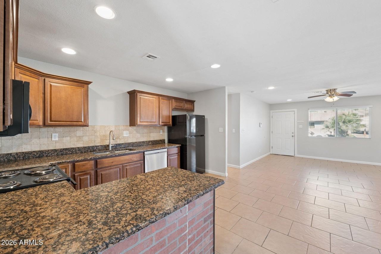 8137 W Trafalgar Ave - Photo 7 of 22