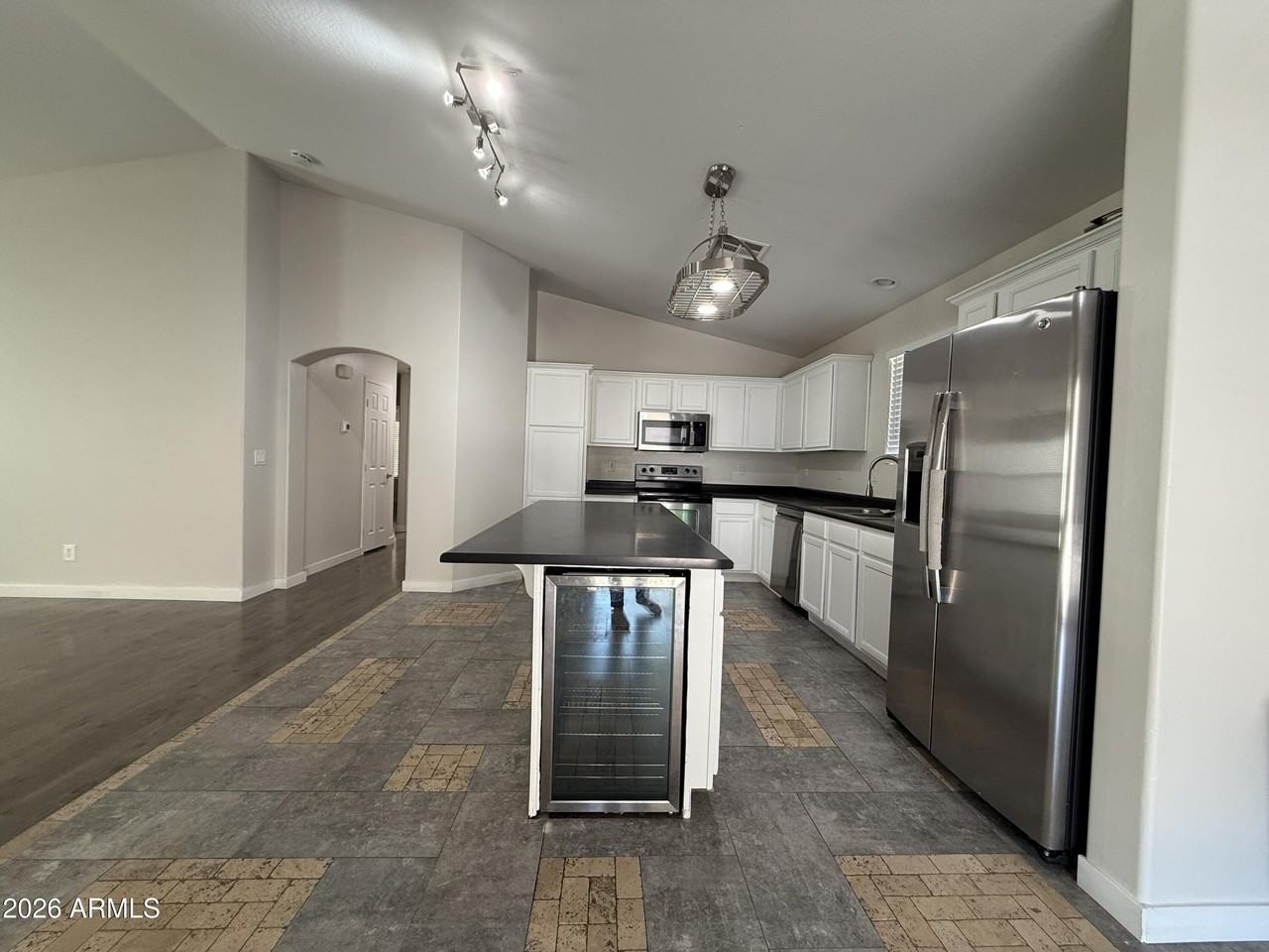 6723 W Beverly Rd - Photo 5 of 23