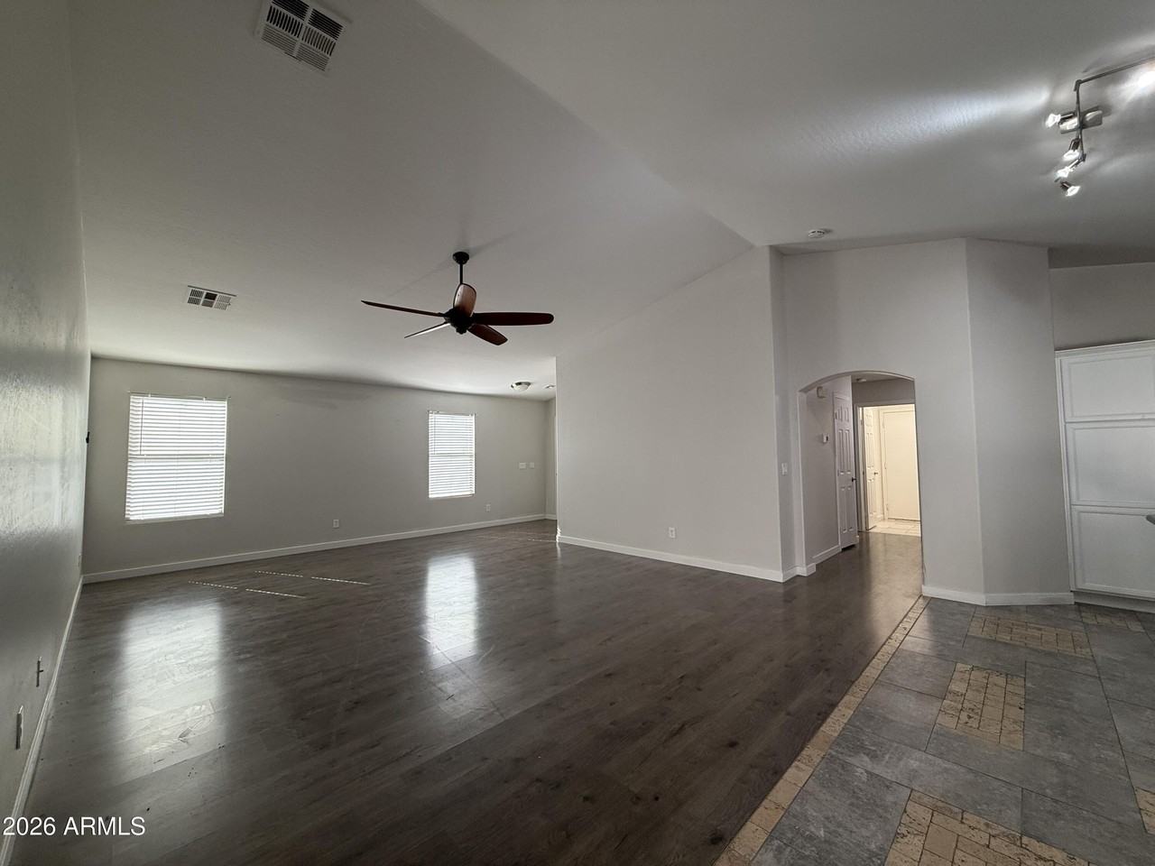 6723 W Beverly Rd - Photo 6 of 23