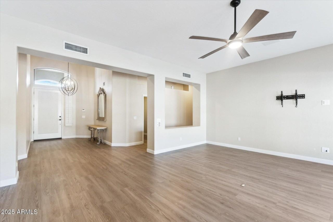 5222 E Danbury Rd - Photo 3 of 27