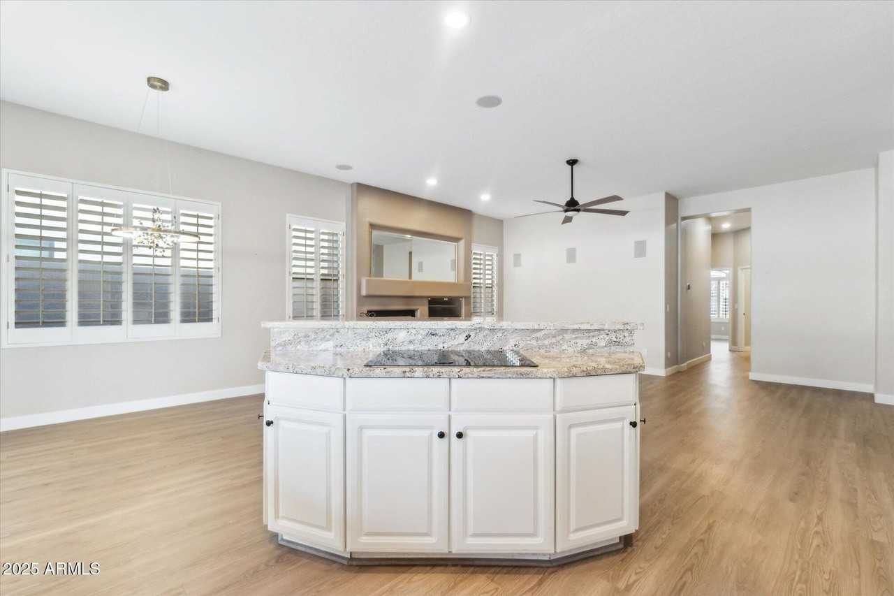 5222 E Danbury Rd - Photo 5 of 27