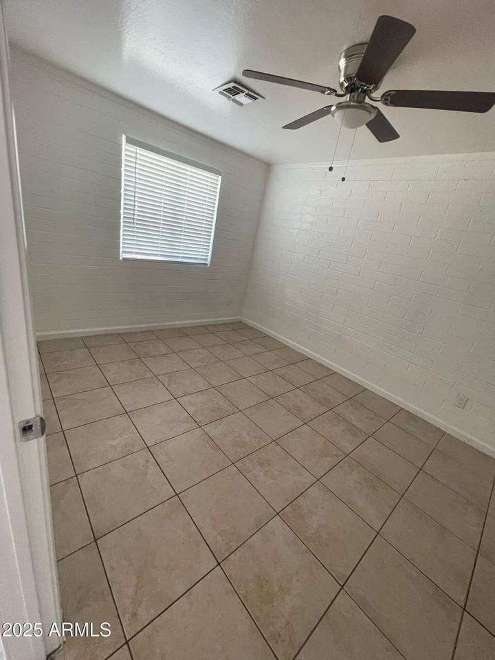 3232 W Jackson St Apt 1 - Photo 4 of 5