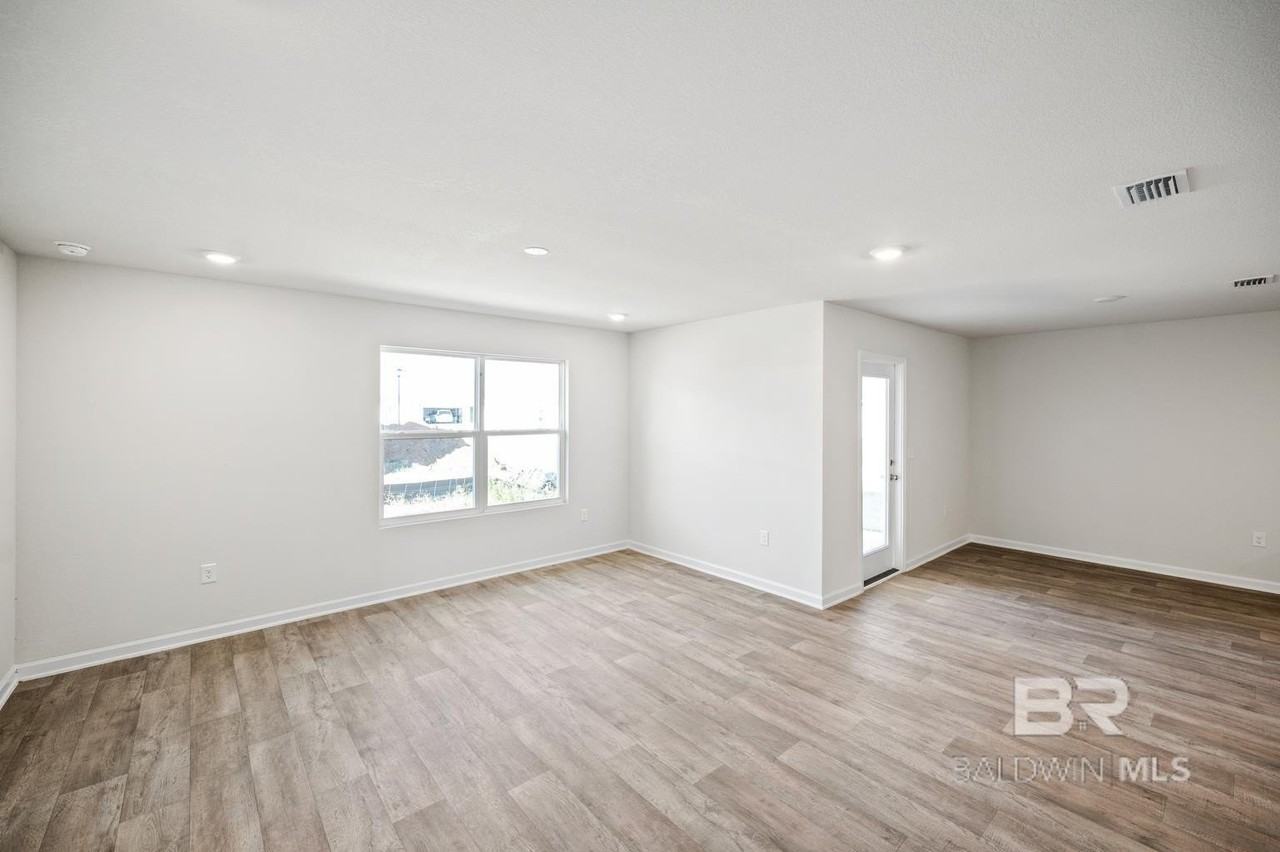 18885 Markle Dr - Photo 3 of 13