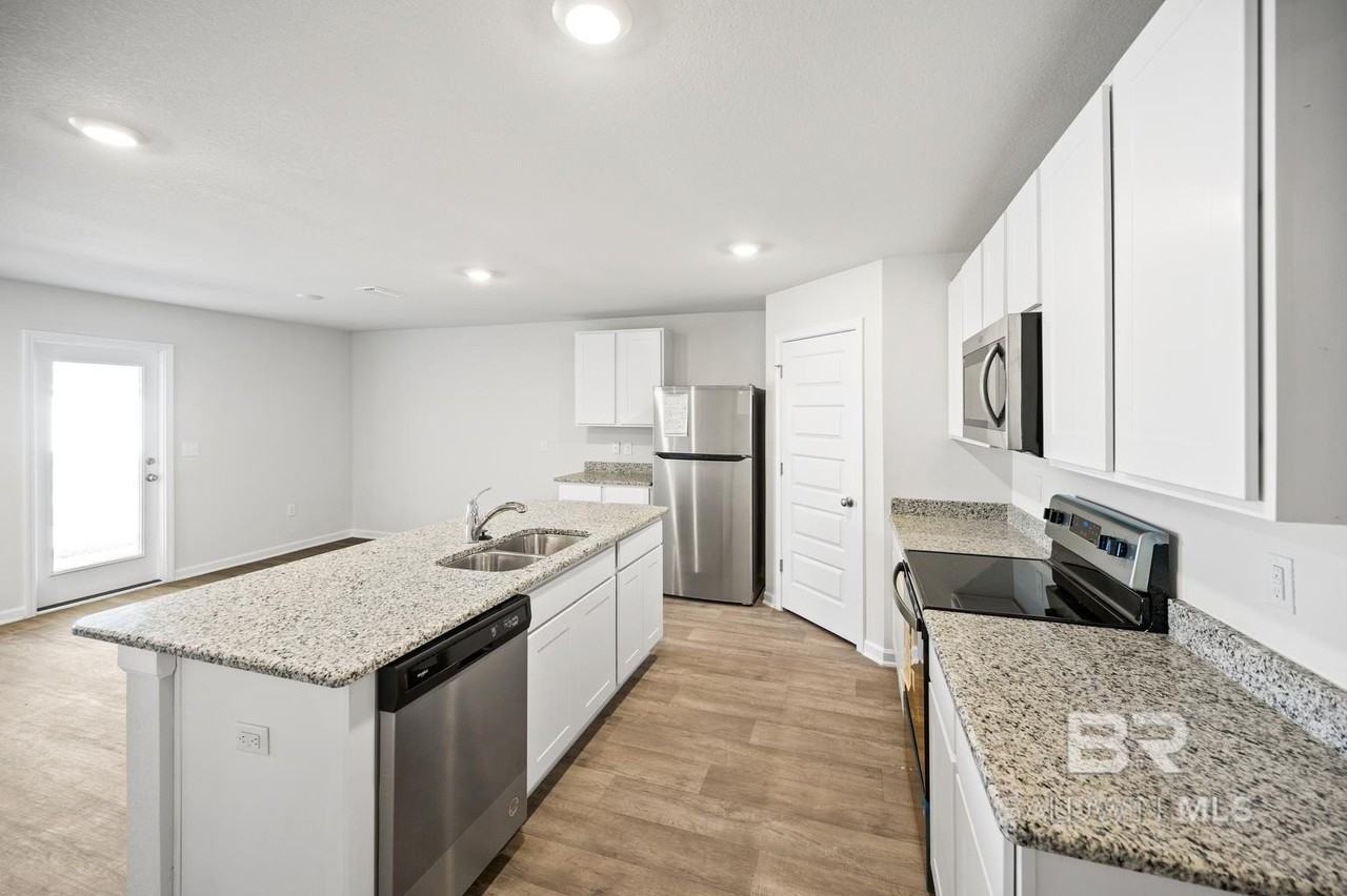 18885 Markle Dr - Photo 4 of 13