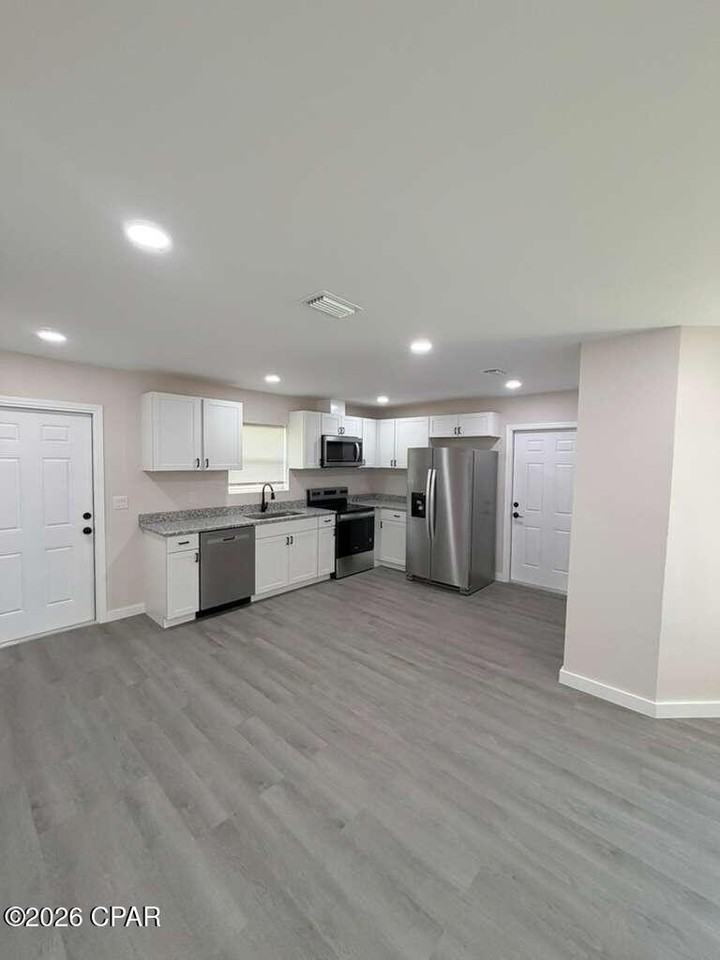 208 Kraft Ave - Photo 4 of 14