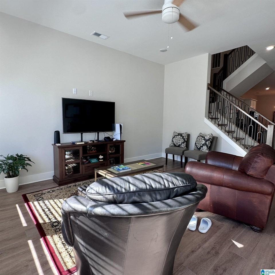 4740 Arden Way - Photo 4 of 37