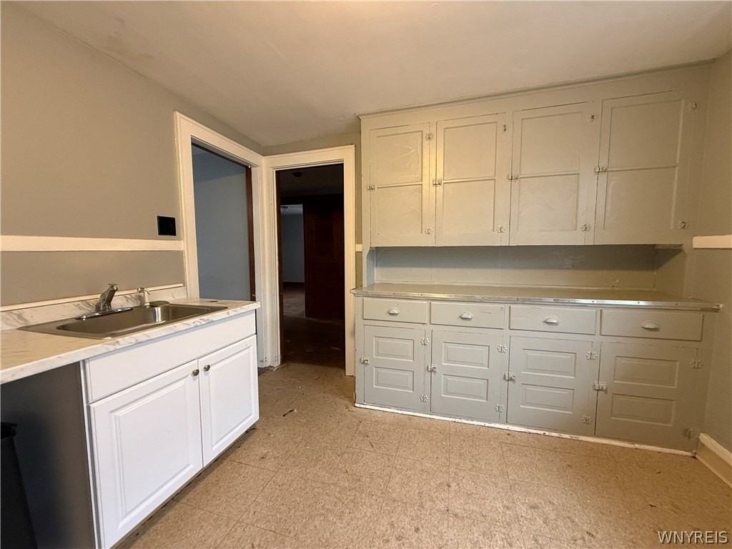 110 Gerald Ave - Photo 5 of 11