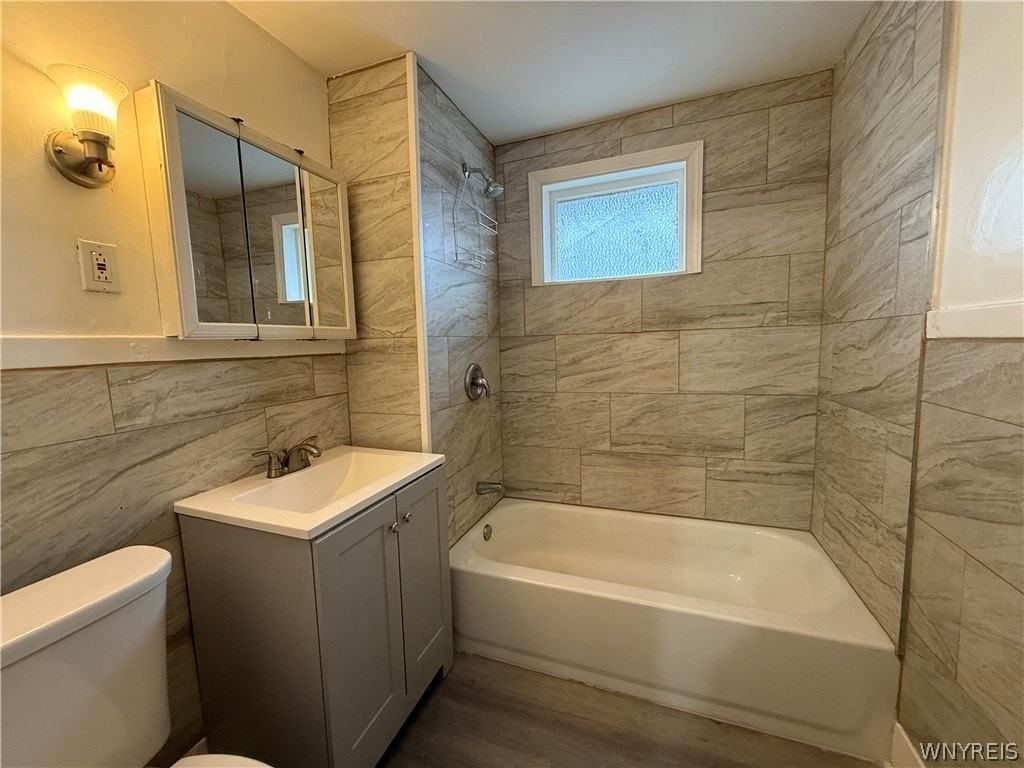 110 Gerald Ave - Photo 6 of 11