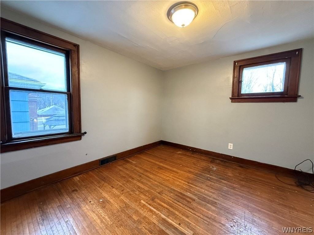 110 Gerald Ave - Photo 7 of 11