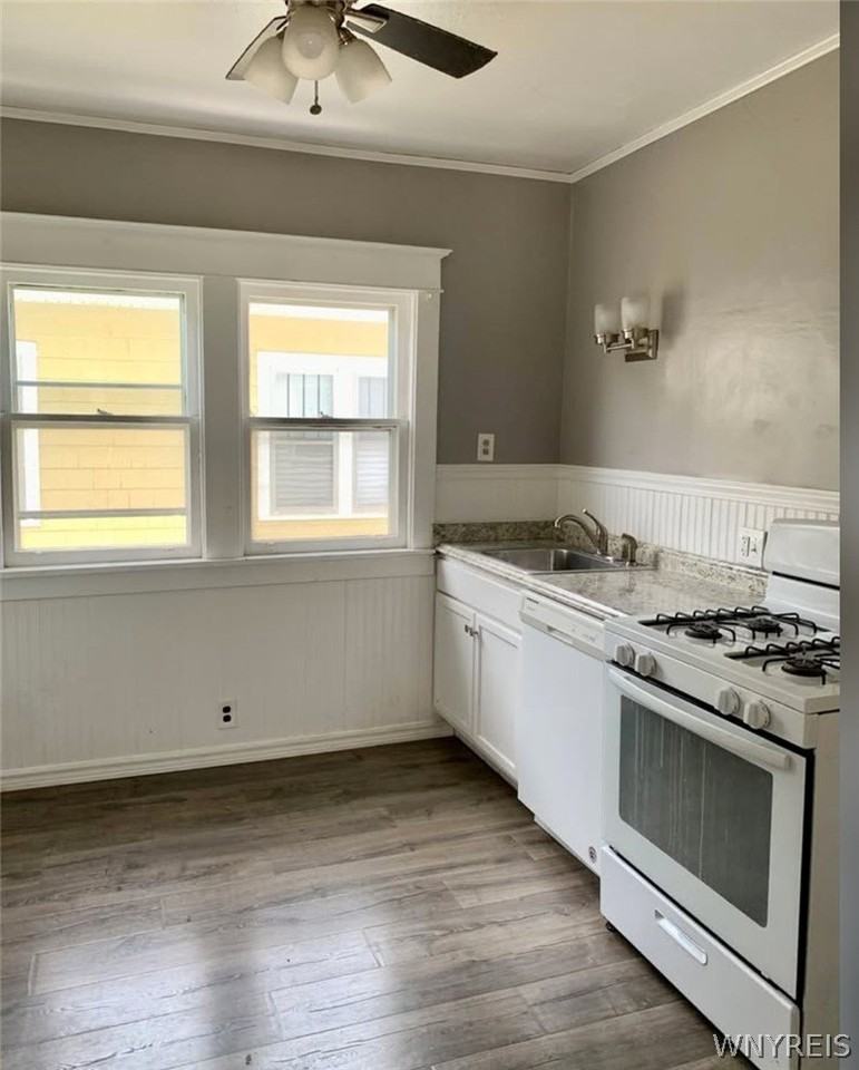 296 Sterling Ave - Photo 4 of 10