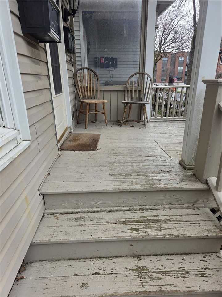 21 Gardiner Park unit: Upper - Photo 2 of 22