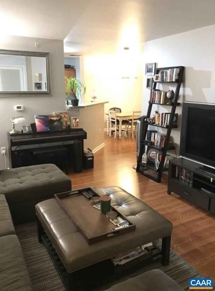 735 Walker Sq - Photo 3 of 9