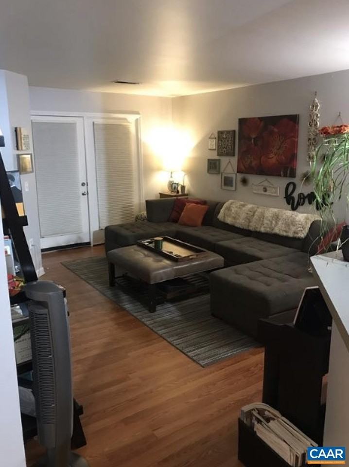 735 Walker Sq - Photo 4 of 9