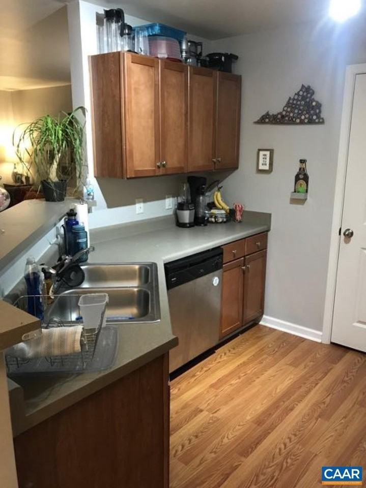 735 Walker Sq - Photo 5 of 9