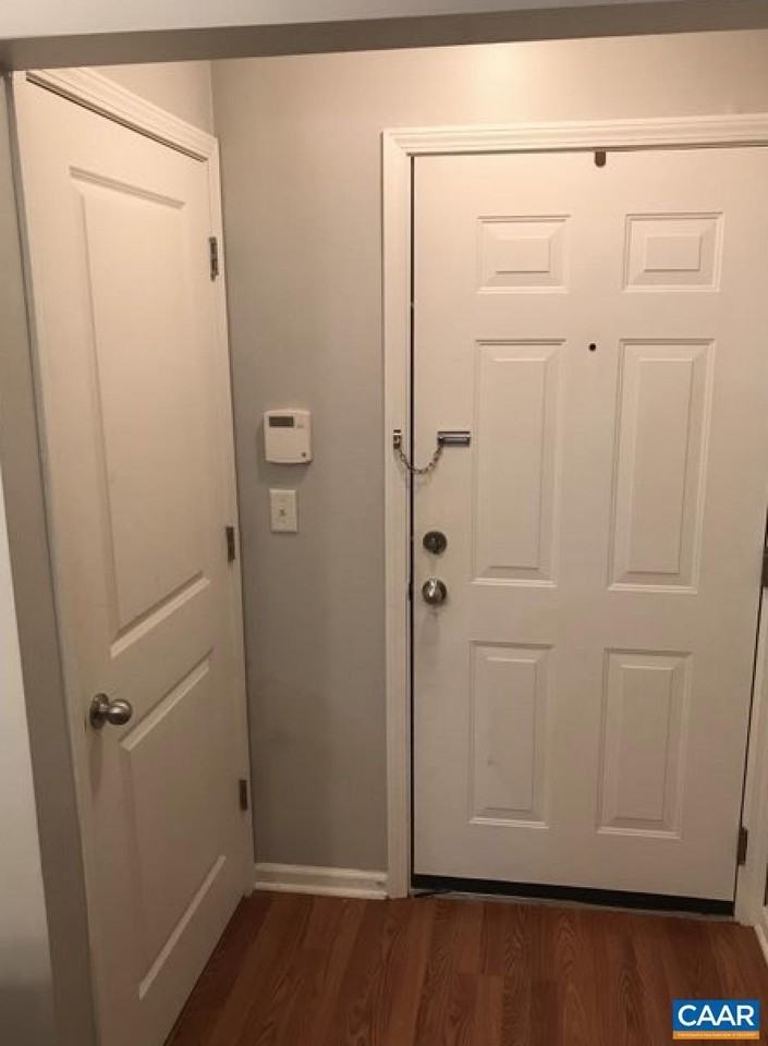 735 Walker Sq - Photo 6 of 9