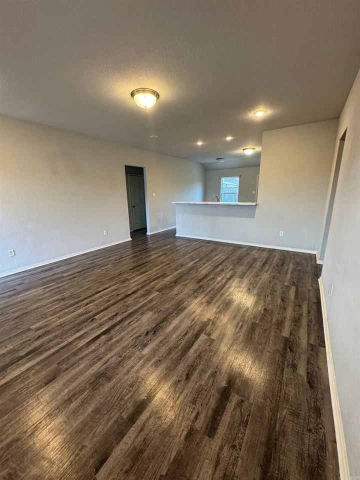 6205 Milsap Dr - Photo 2 of 11