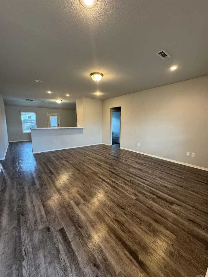 6205 Milsap Dr - Photo 3 of 11