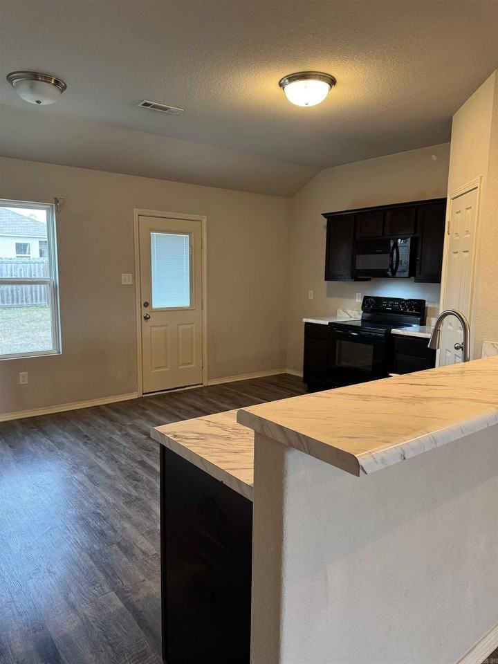 6205 Milsap Dr - Photo 6 of 11