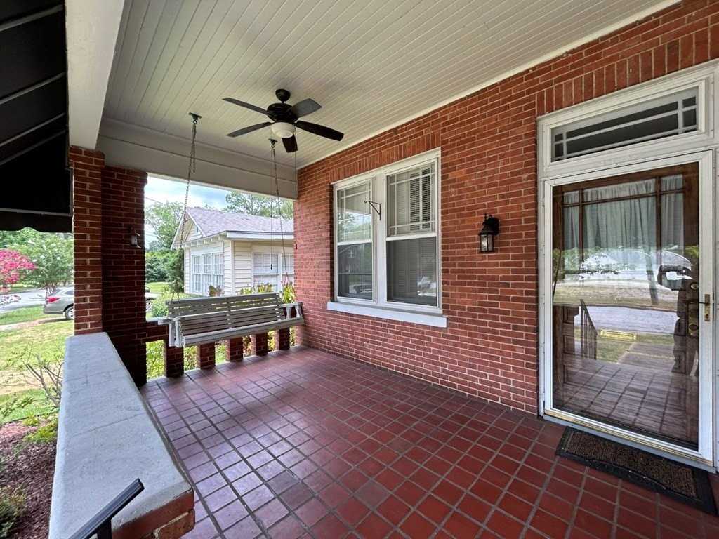 1192 Munro Ave - Photo 2 of 15