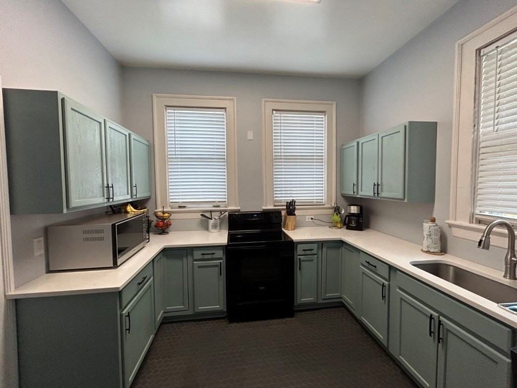 1192 Munro Ave - Photo 6 of 15