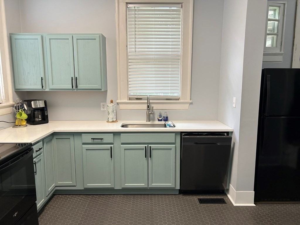 1192 Munro Ave - Photo 7 of 15