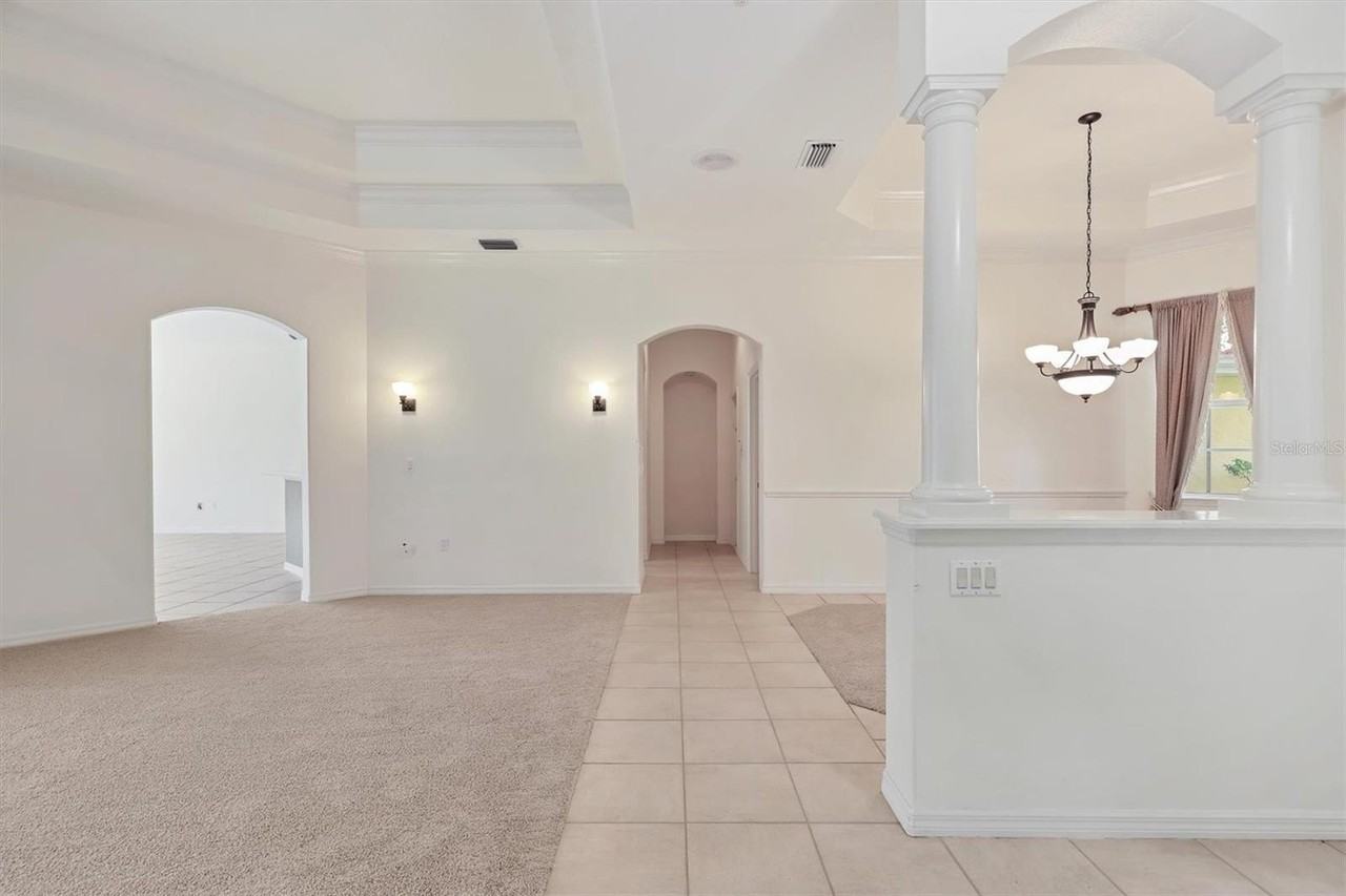 4920 Old Oakleaf Dr - Photo 4 of 32