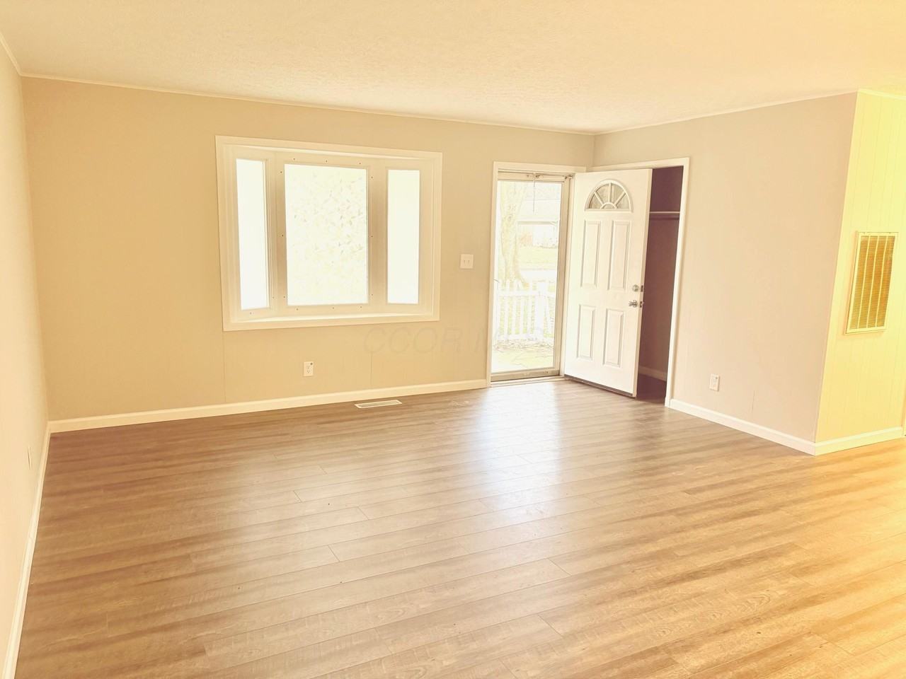 4052 Ural Ave - Photo 3 of 16